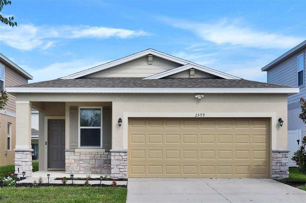 2599 Avalon Park Boulevard - Photo 0