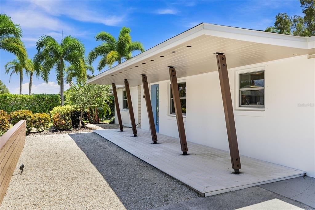 2560 Sunnyside Street - Photo 2