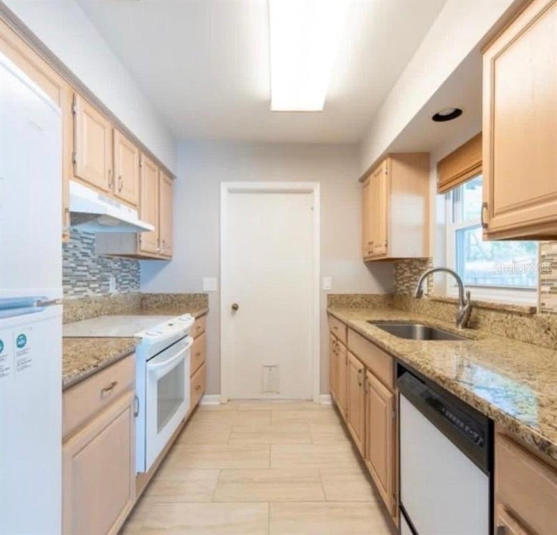 6818 Robinswood Lane - Photo 2