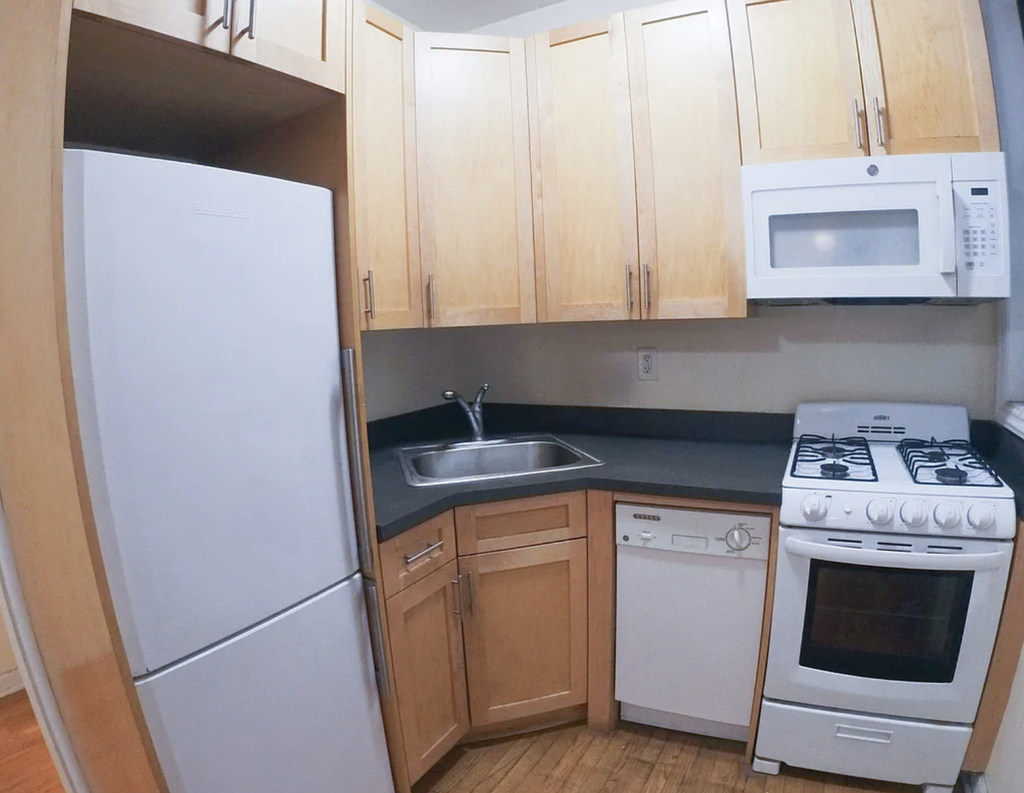  East 82nd Street - Photo 4
