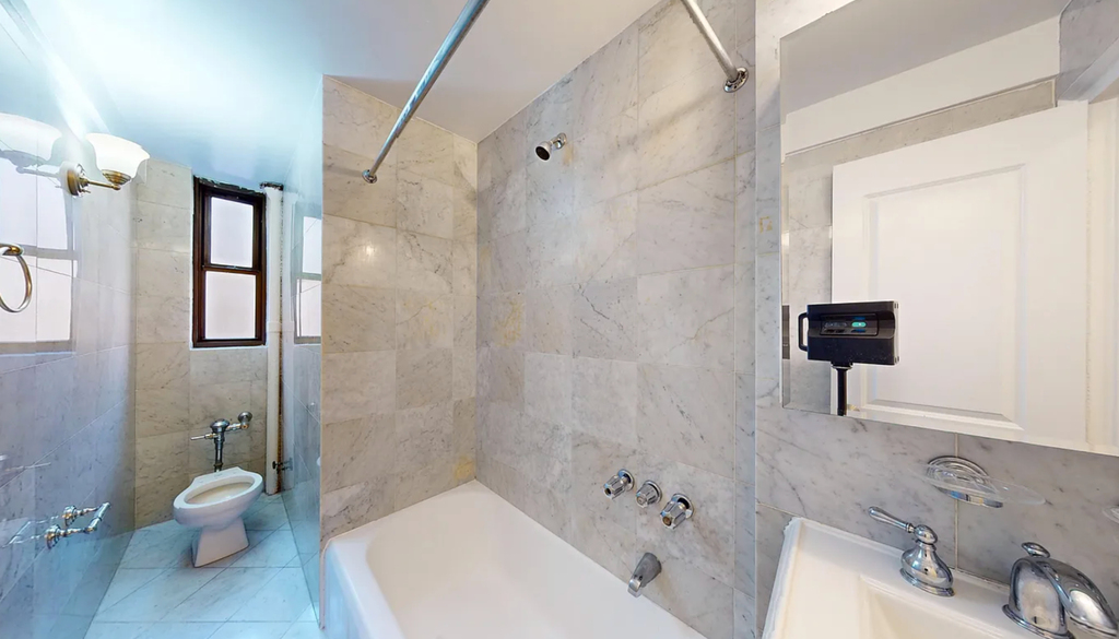  East 56th Street - Photo 4