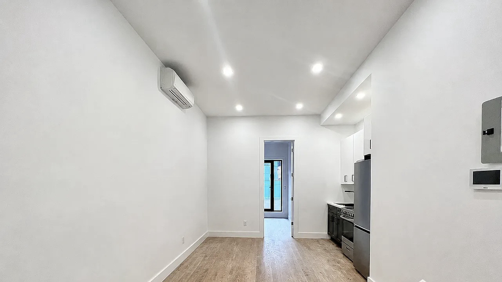 435 Dekalb Avenue - Photo 1
