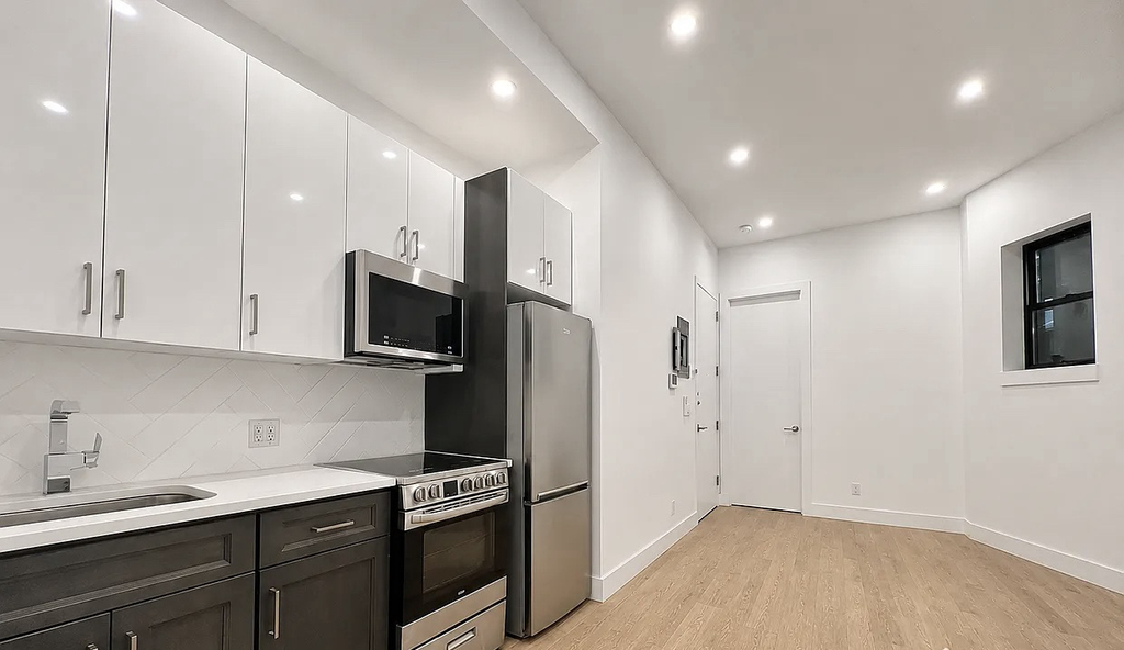 435 Dekalb Avenue - Photo 0
