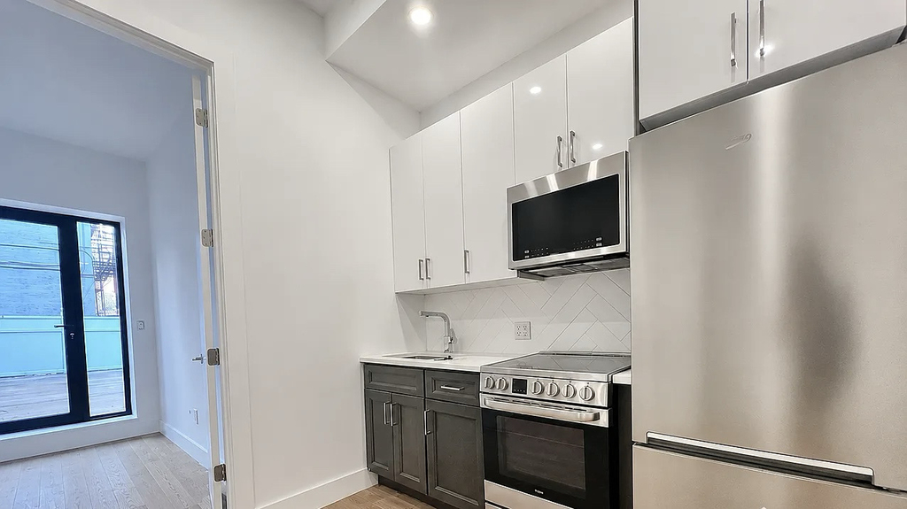 435 Dekalb Avenue - Photo 2