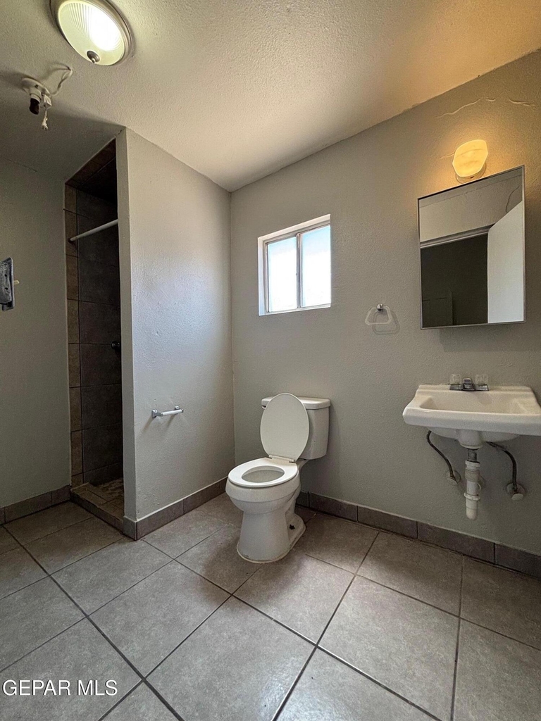 813 N Virginia Street - Photo 11