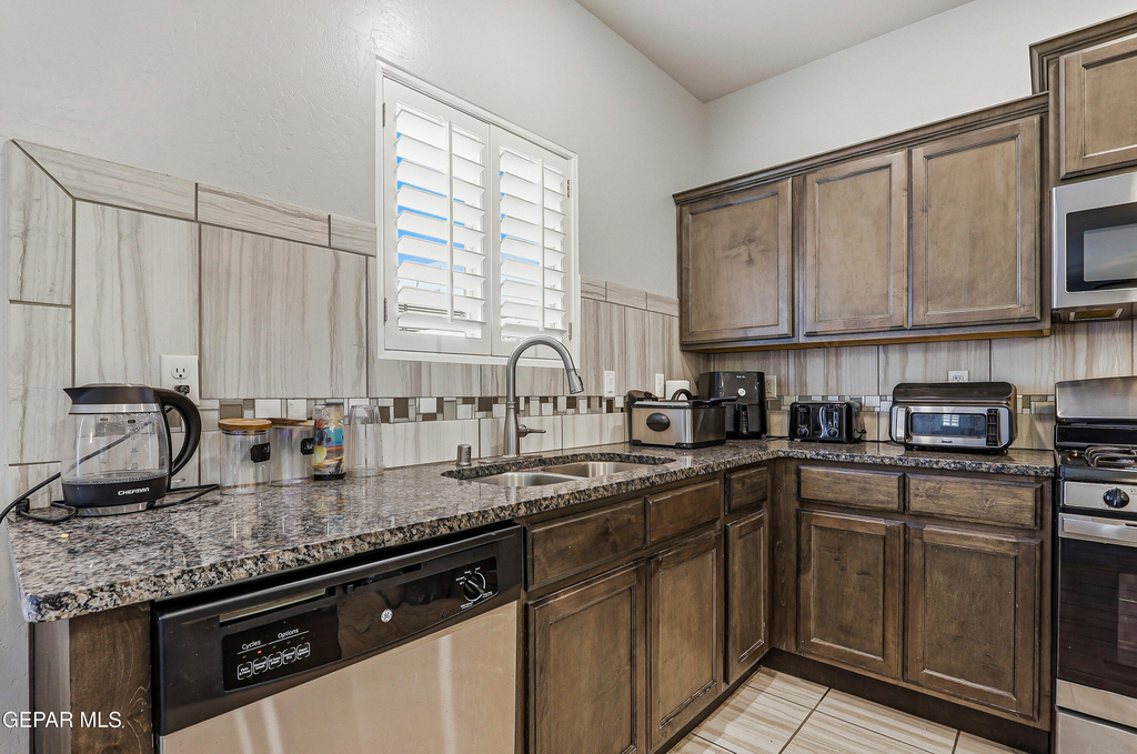 209 Reigate Drive - Photo 13