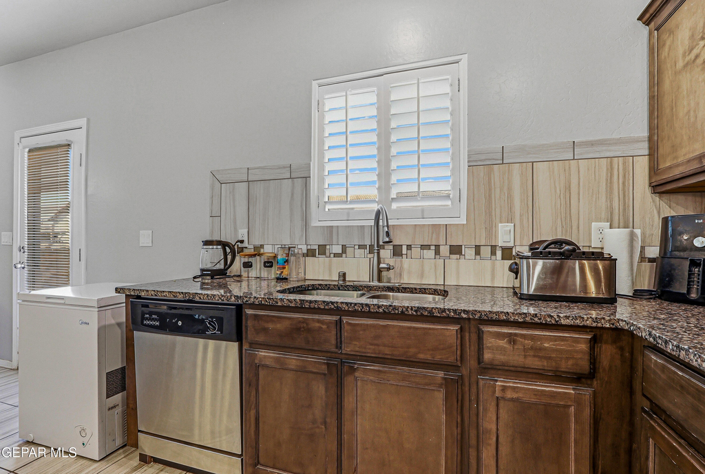 209 Reigate Drive - Photo 16