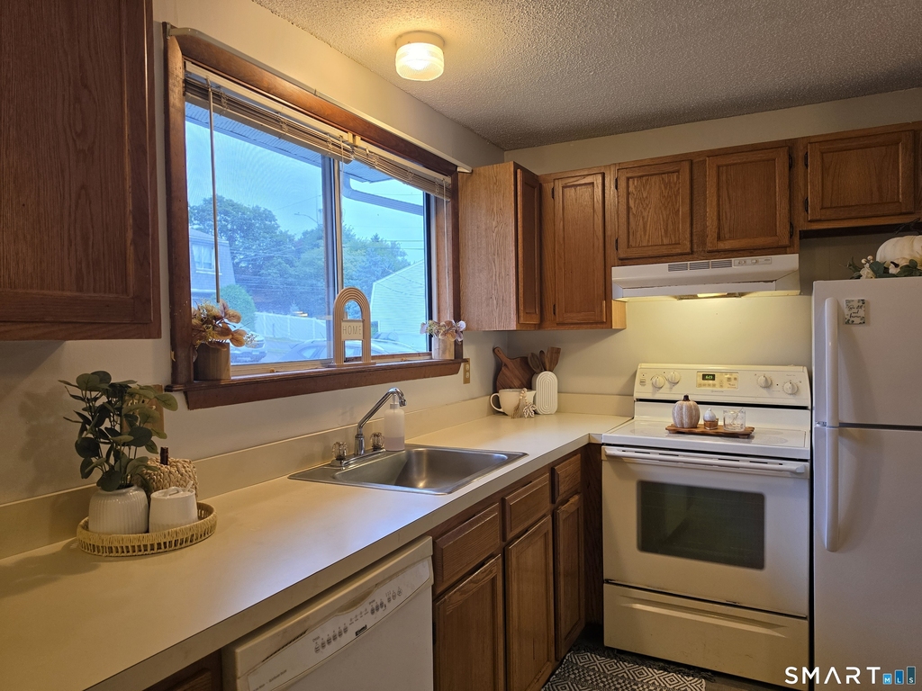 1568 Meriden Road - Photo 2