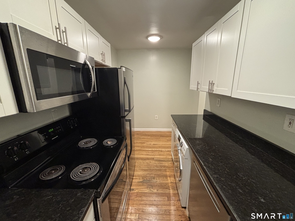 213 Golden Hill Street - Photo 7