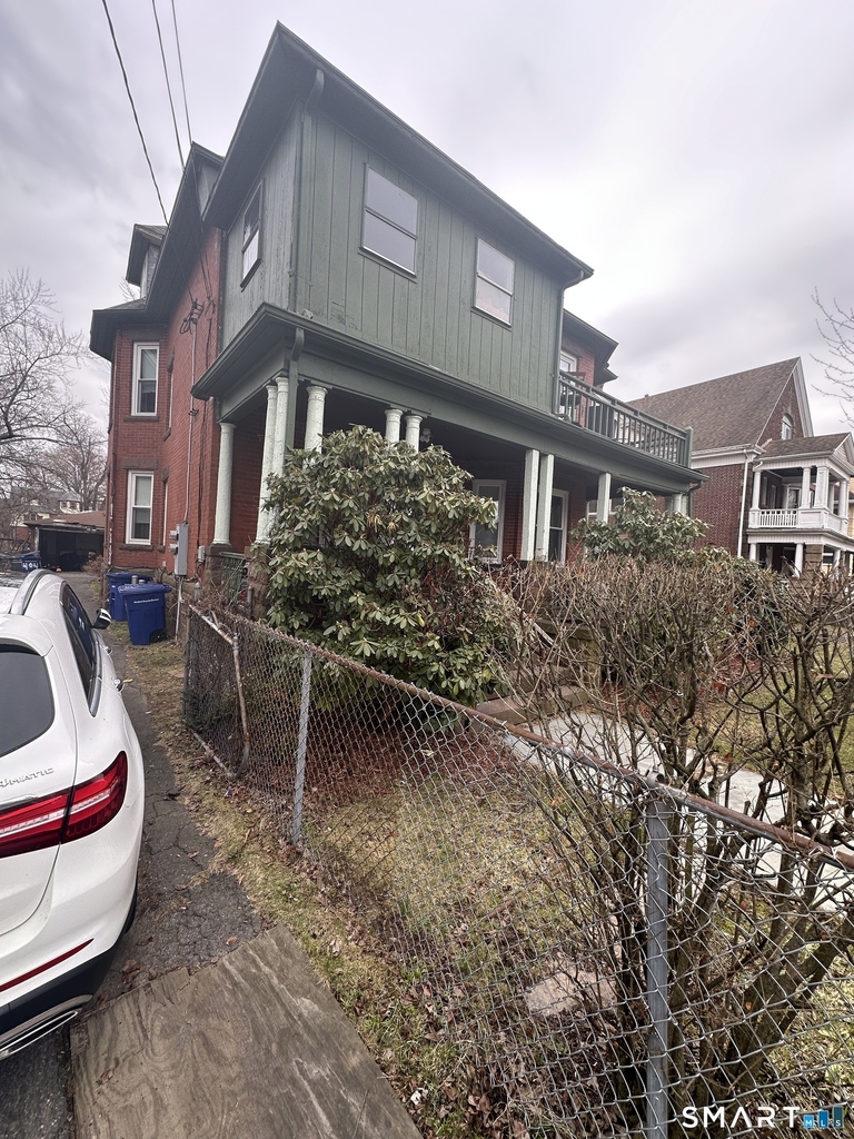 402 Sigourney Street - Photo 10