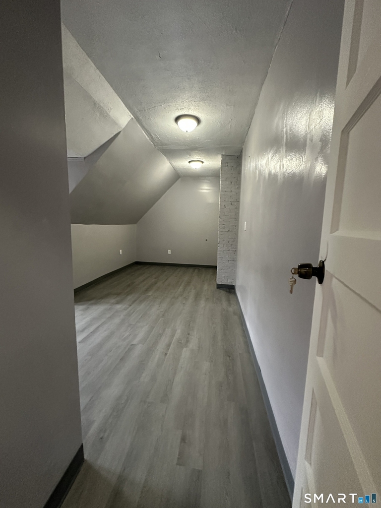402 Sigourney Street - Photo 8