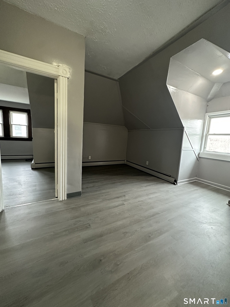 402 Sigourney Street - Photo 11