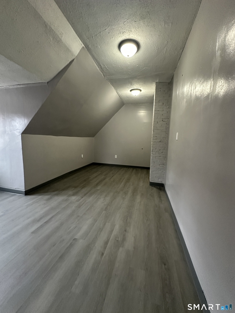 402 Sigourney Street - Photo 13