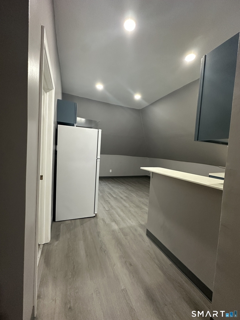 402 Sigourney Street - Photo 5