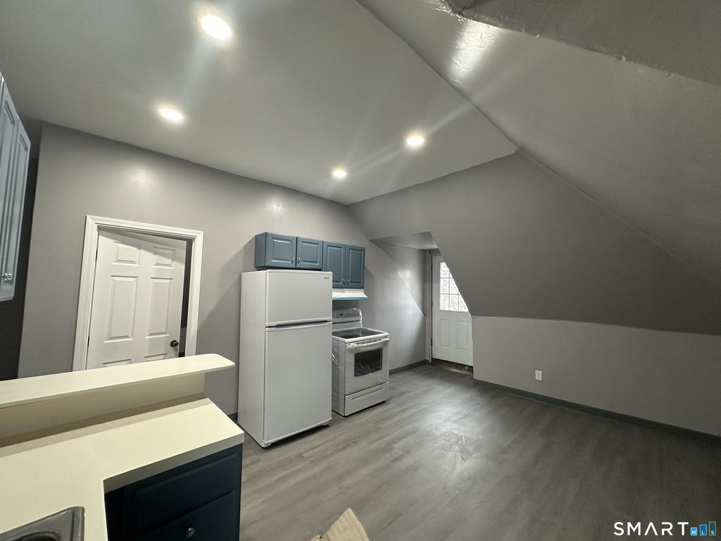 402 Sigourney Street - Photo 1