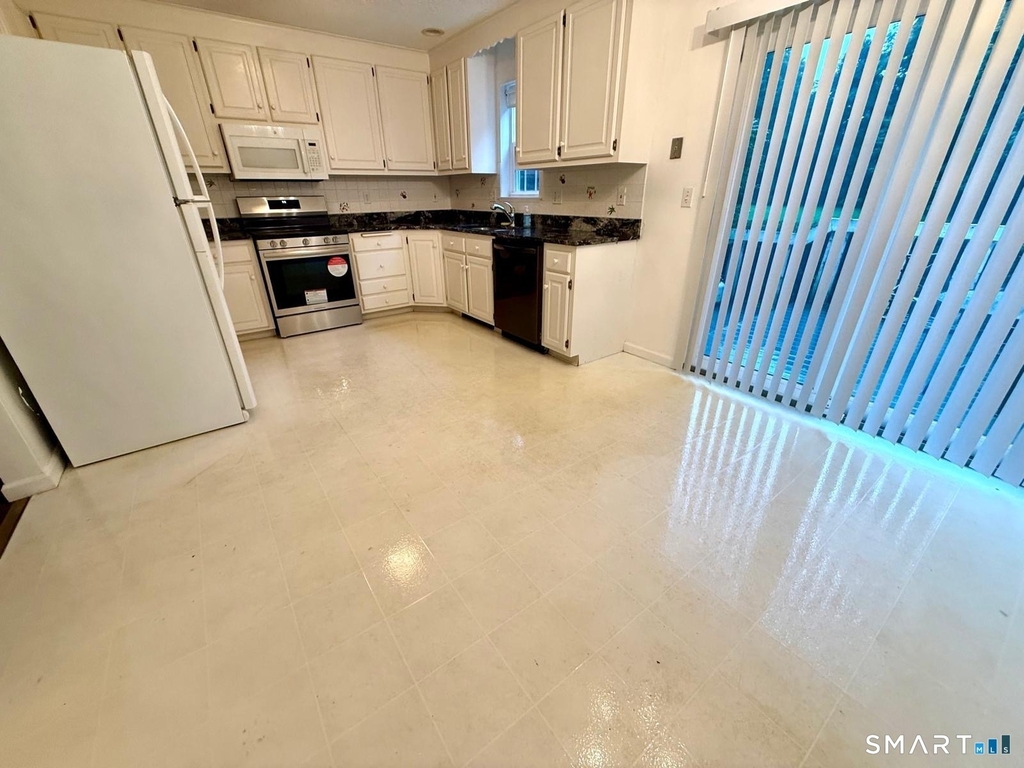 2605 Albany Avenue - Photo 5