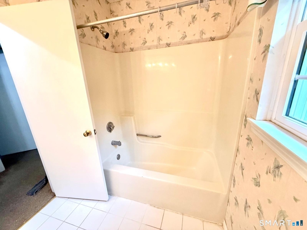2605 Albany Avenue - Photo 10