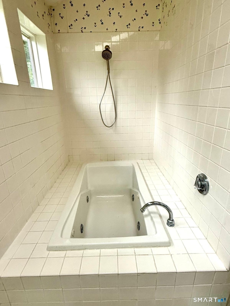 2605 Albany Avenue - Photo 21