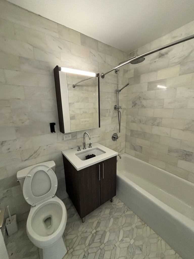 47-05 CENTER BLVD -LIC - Photo 6