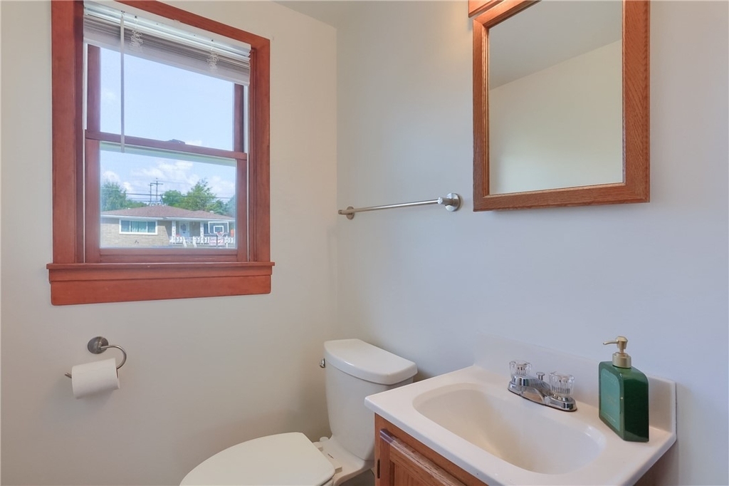 200 Spartan Dr - Photo 4