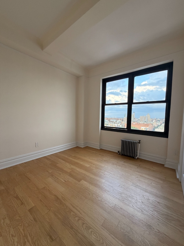 2nd Avenue - Photo 3