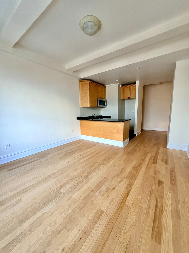 2nd Avenue - Photo 0