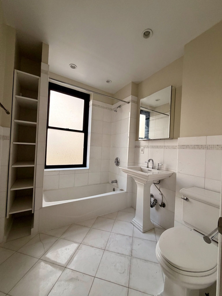 2nd Avenue - Photo 4