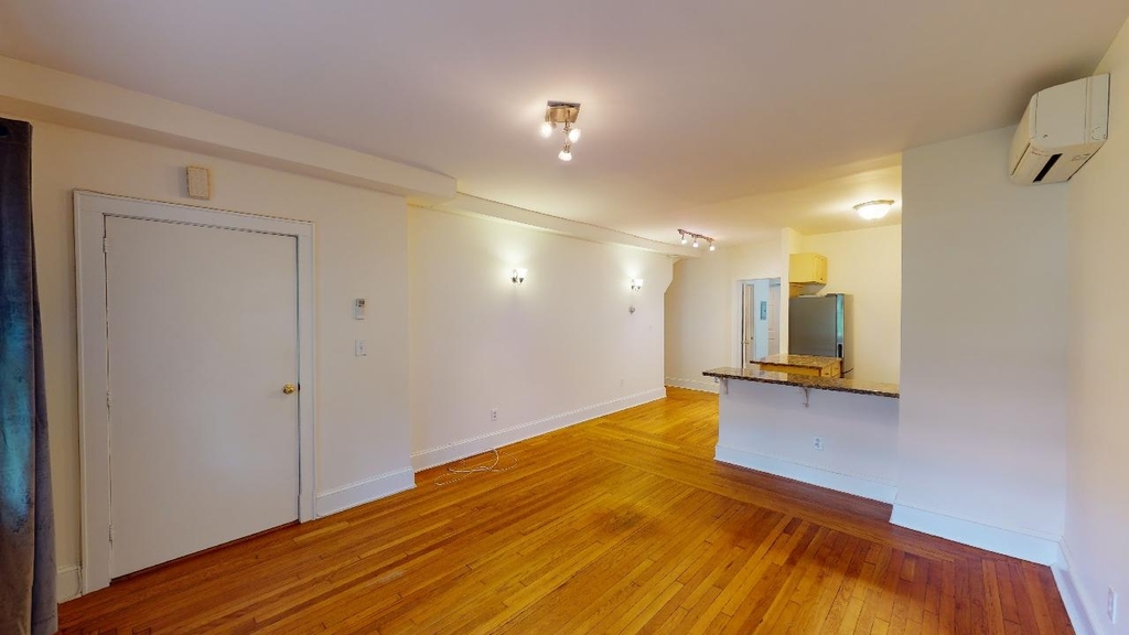 382 Burns Street - Photo 2