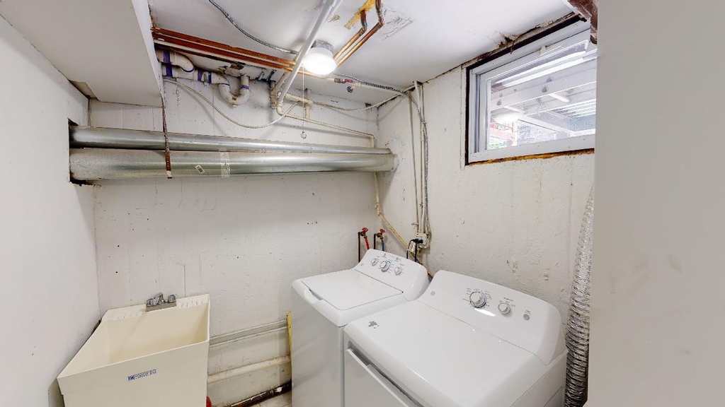 382 Burns Street - Photo 16