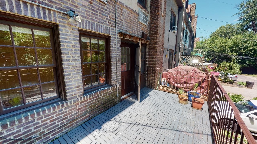 382 Burns Street - Photo 17
