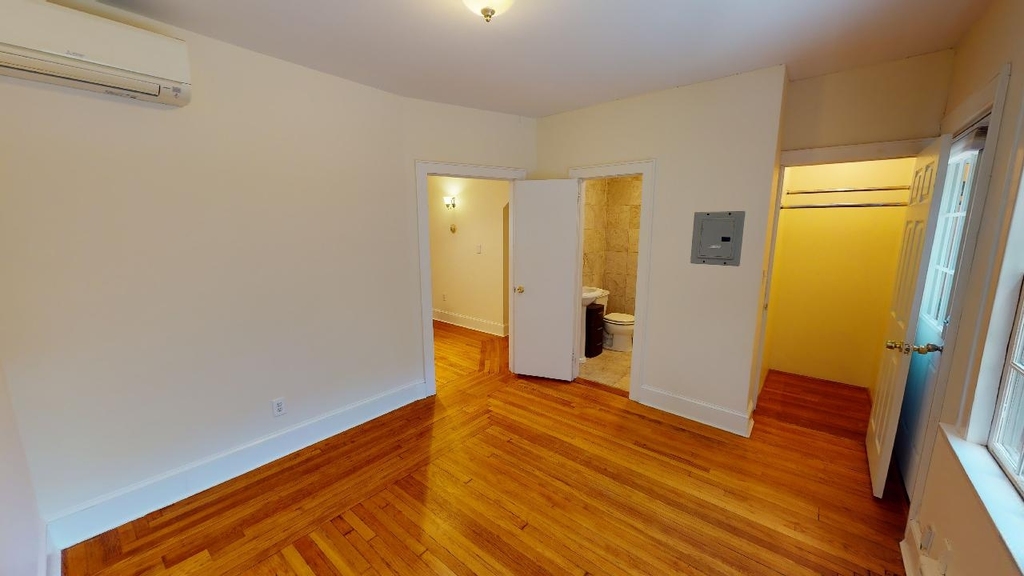 382 Burns Street - Photo 8