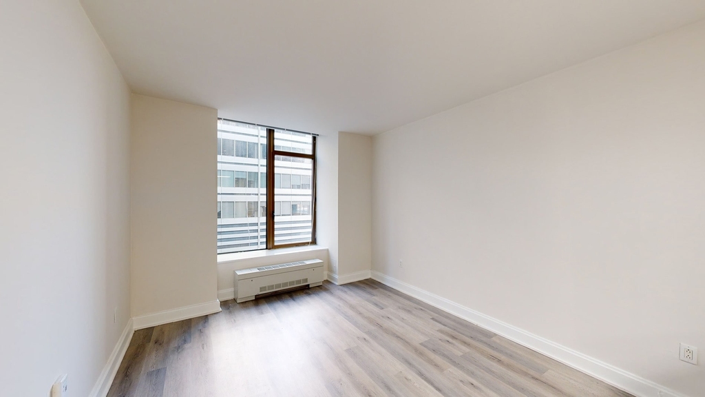 10 Hanover Square - Photo 2