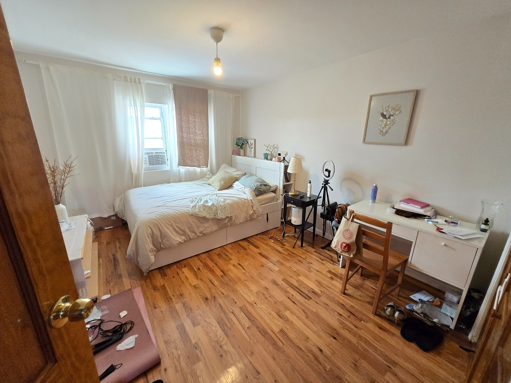 1445 West 4th Street - Photo 3