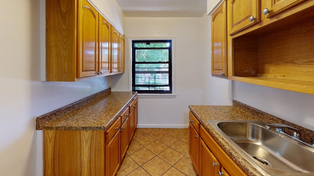 72-10 Woodhaven Boulevard - Photo 9