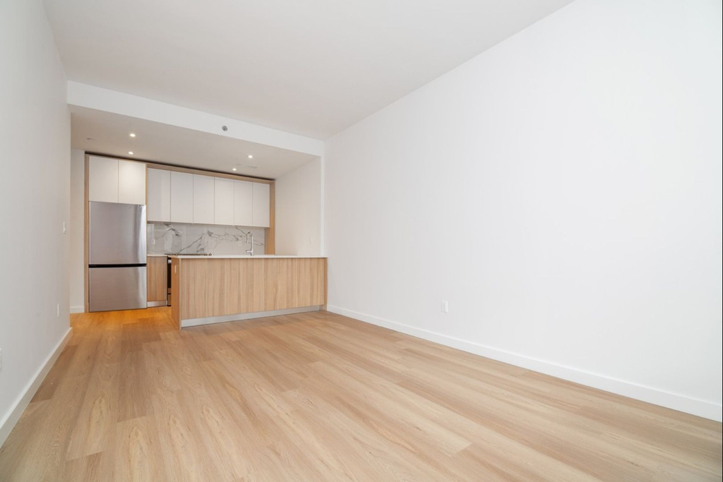 71-82 Parsons Boulevard - Photo 2