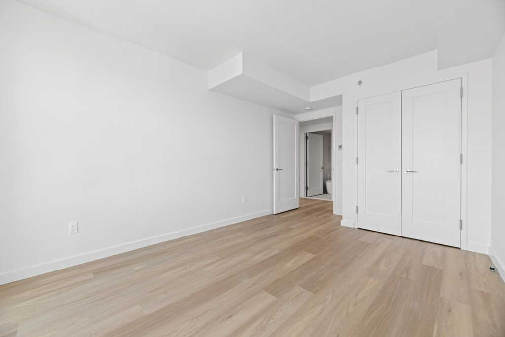 71-82 Parsons Boulevard - Photo 4
