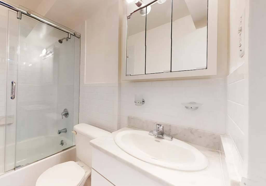 East 56th Street - Photo 4