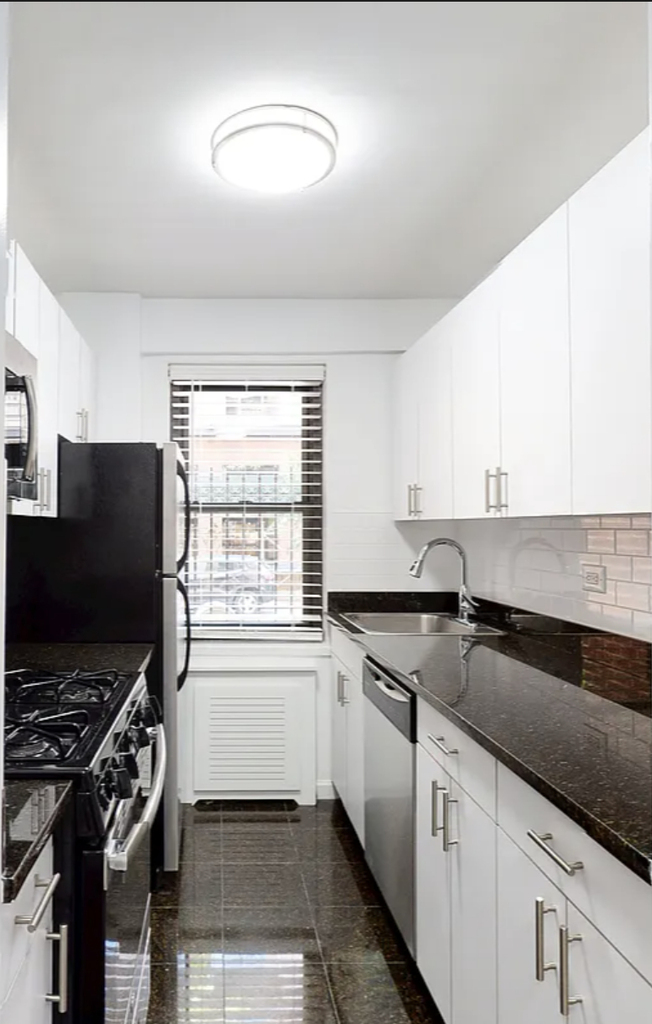 East 56th Street - Photo 3
