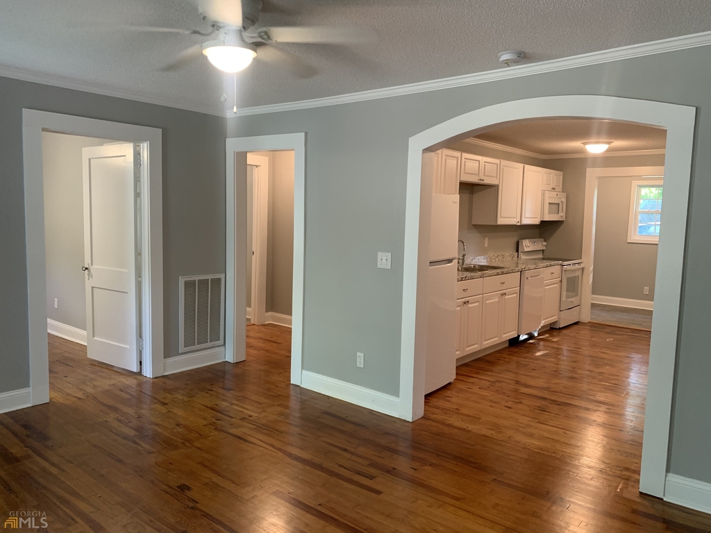 617 Baker Street - Photo 5