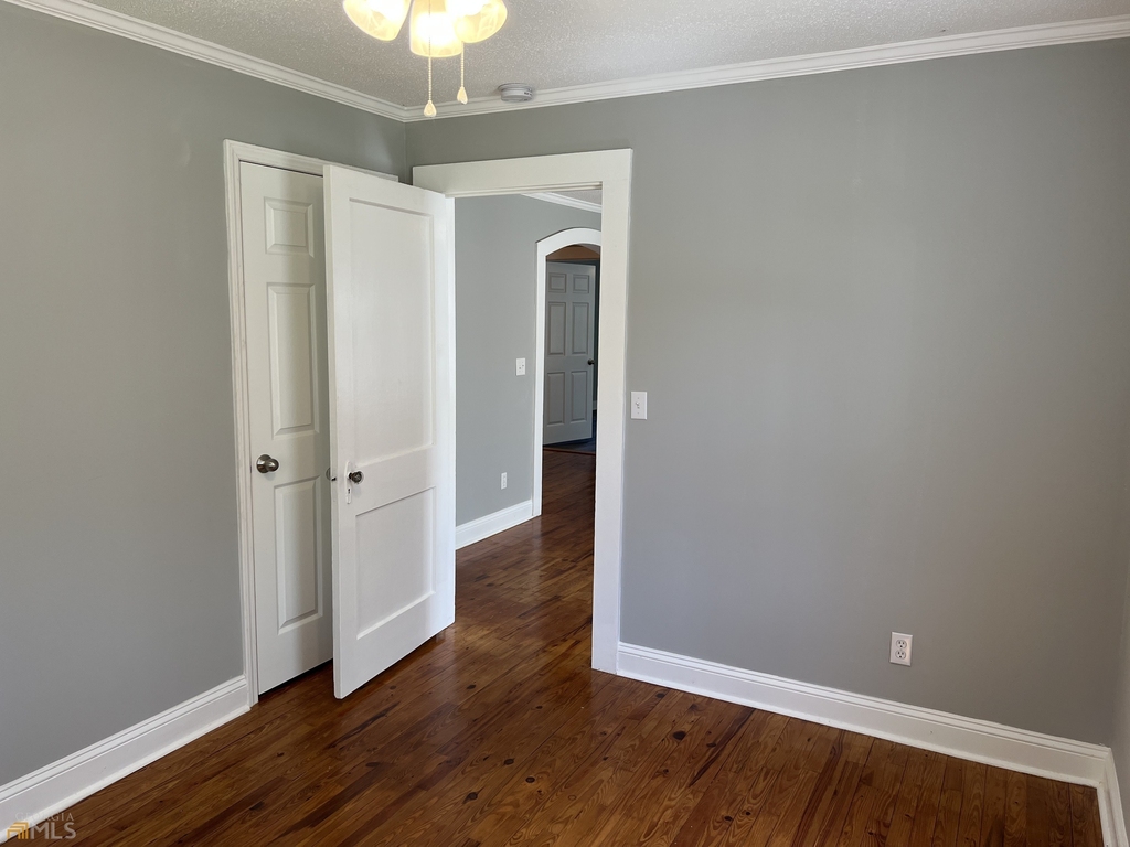 617 Baker Street - Photo 32