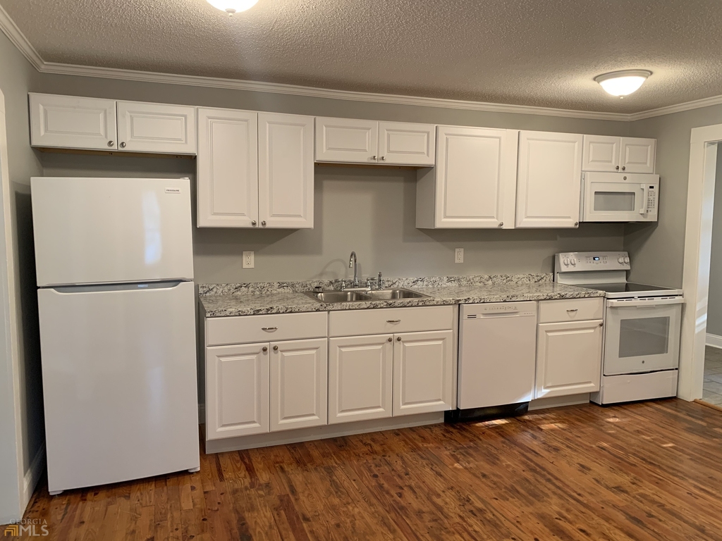 617 Baker Street - Photo 7