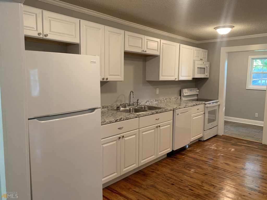 617 Baker Street - Photo 6