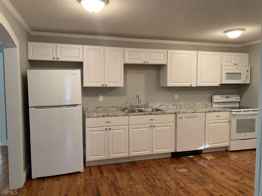 617 Baker Street - Photo 8