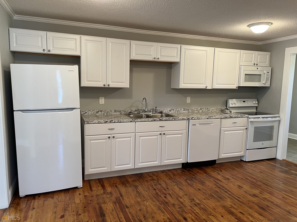 617 Baker Street - Photo 34