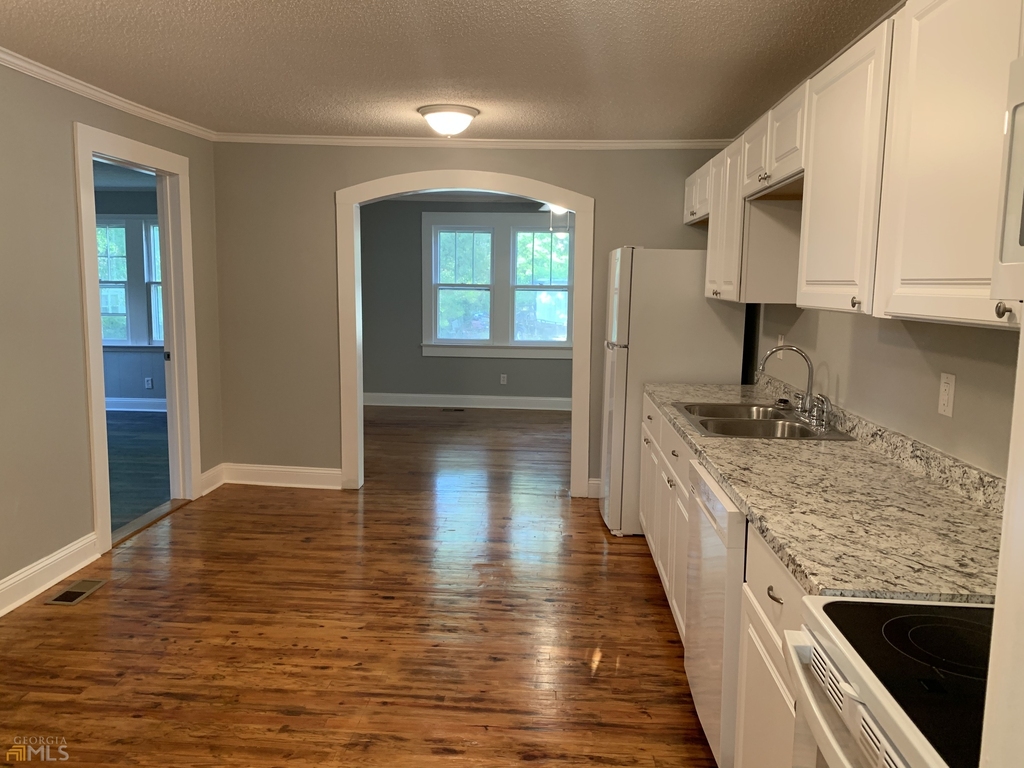 617 Baker Street - Photo 16