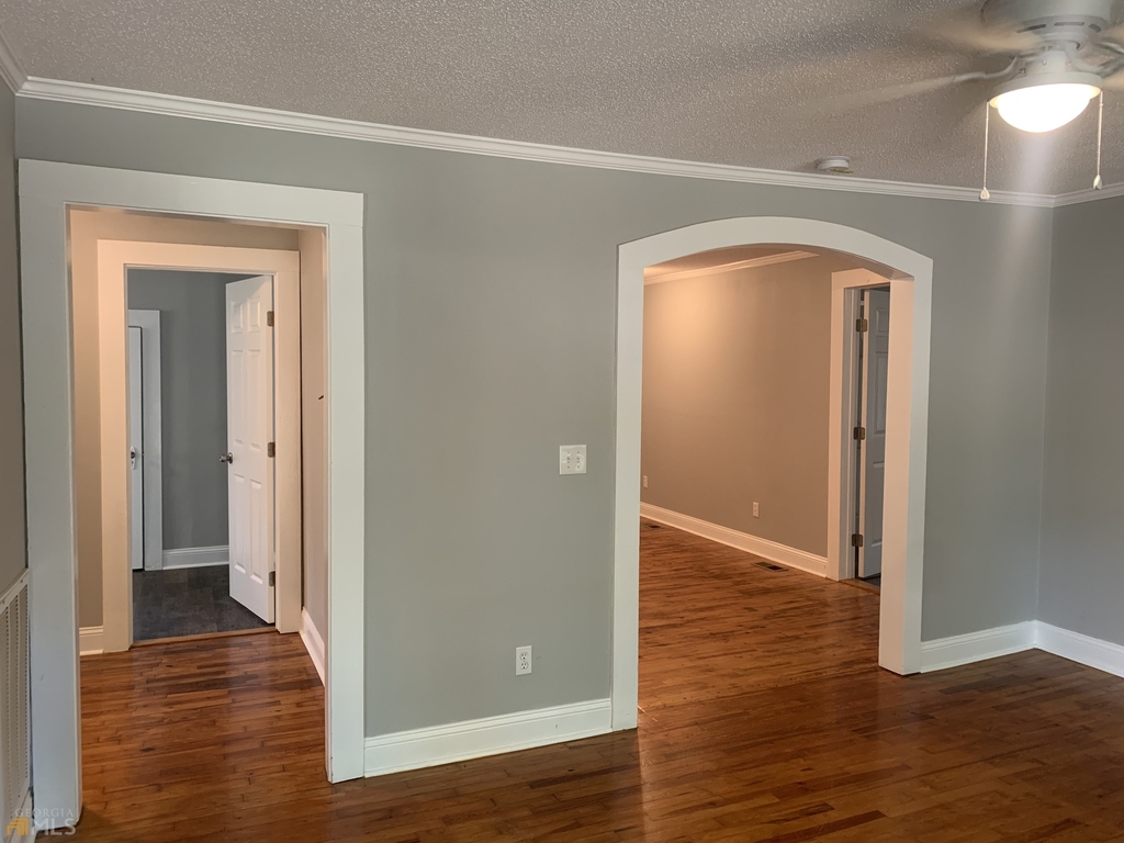 617 Baker Street - Photo 2