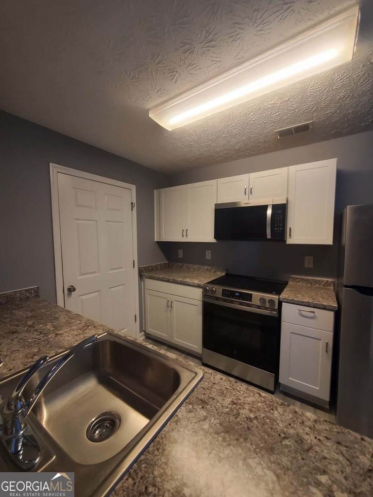 17301 Waldrop Cove - Photo 0