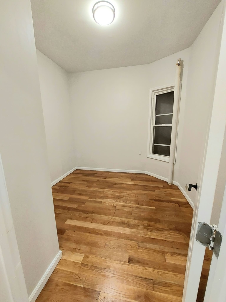 882 East 156th Street - Photo 10