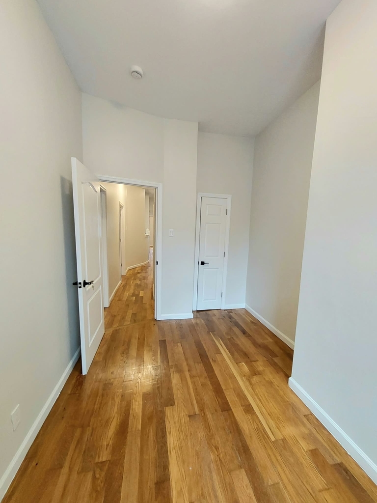 882 East 156th Street - Photo 13