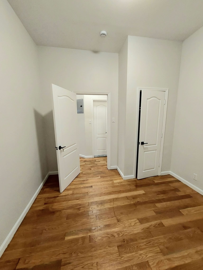 882 East 156th Street - Photo 11